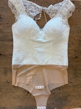 Martina Liana ivory size 10 Lace Bodysuit with Nude Panel
